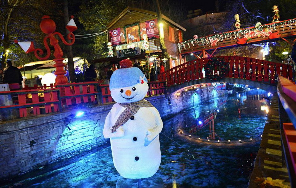  Oneiroupoli Božićni mini Diznilend Drama 